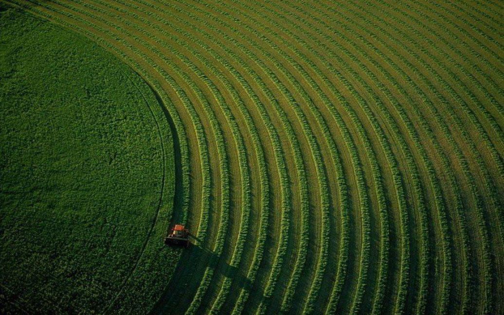 Трактор на полі у штаті Монтана / © Yann Arthus-Bertrand