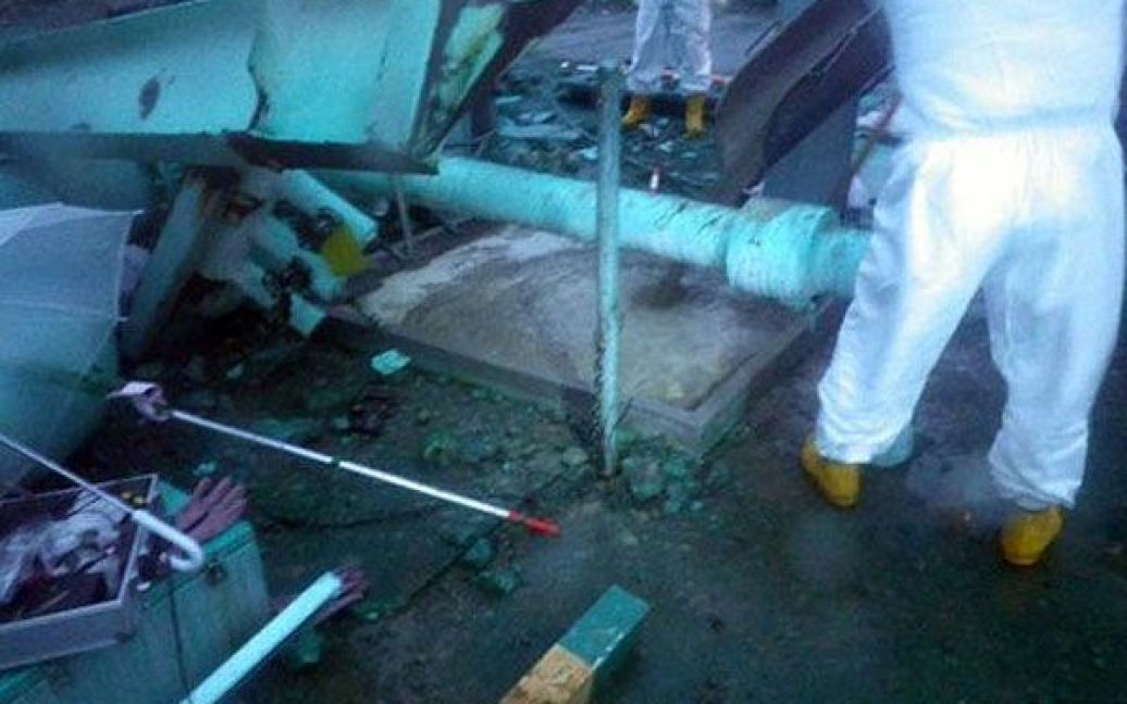 Японія, Окума. Працівники заливають бетоном яму, щоб зупинити витік забрудненої радіацією води з першого реактору пошкодженої АЕС "Фукусіма-1". Фото AFP/HO/TEPCO / © AFP