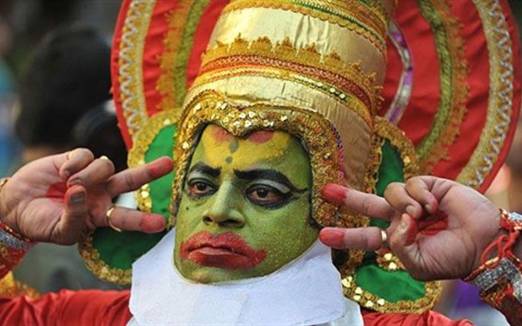 Індії, Мумбаї. Індієць бере участь у святковій ході Гуді Падва, присвяченій Новому року для жителів індійського штату Махараштра. Цей день знаменує собою закінчення збору врожаю і початком нового року. / © AFP