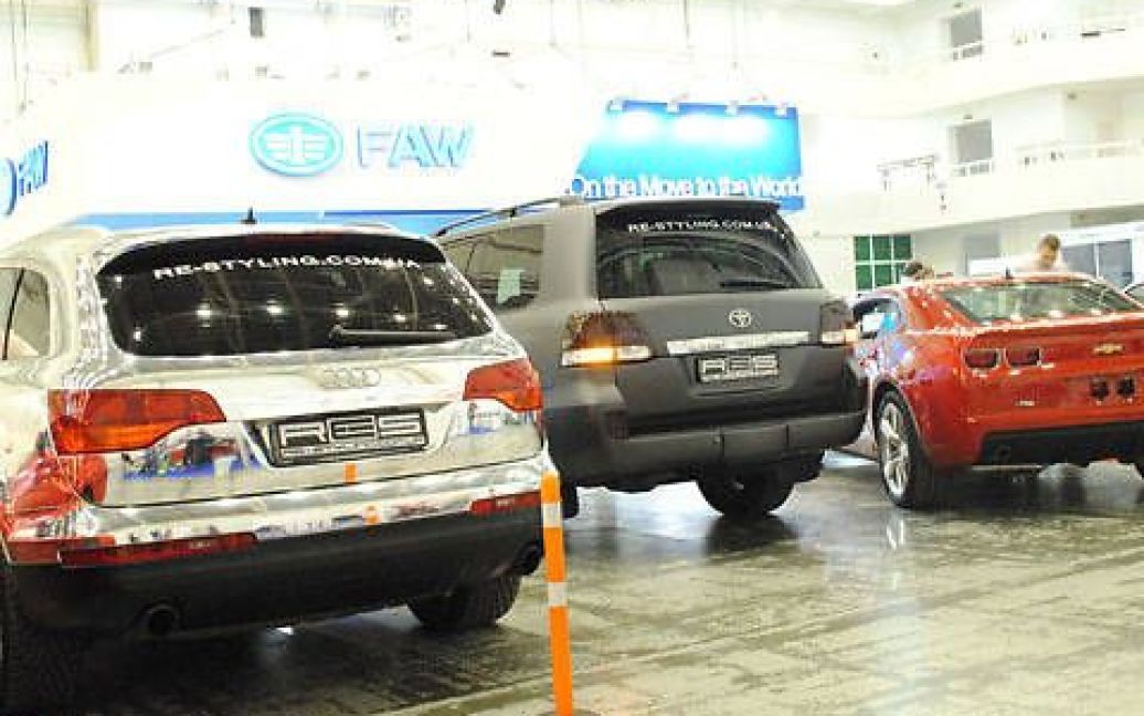 На 19-ому Міжнародному автосалоні SIA&#039;2011 у Києві представлені 470 компаній з 20 країн світу. / © SIA