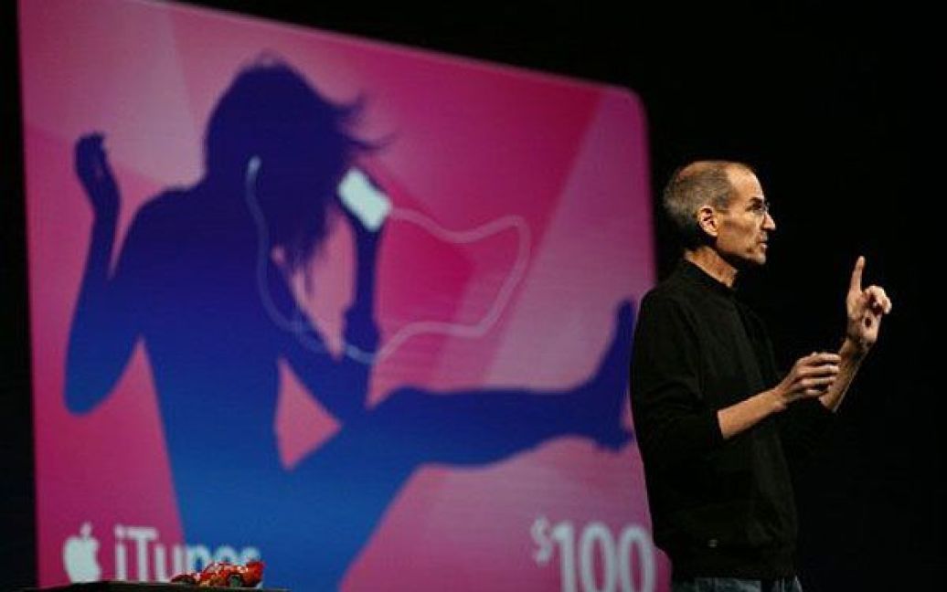 США, Сан-Франциско. Генеральний директор Apple Стів Джобс представляє новий сервіс зберігання інформації iCloud під час Всесвітньої конференції розробників у Сан-Франциско. / © AFP