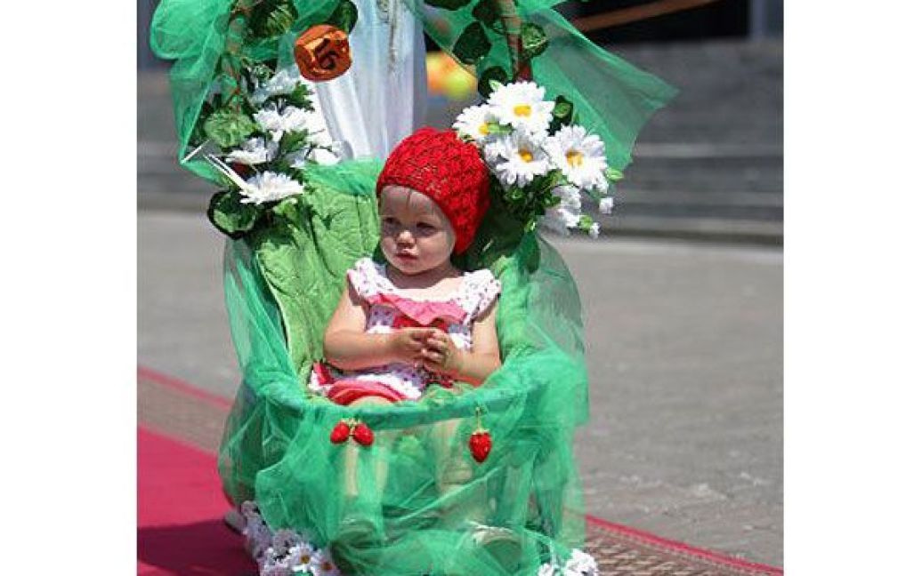 В Києві втретє відбувся фестиваль-парад дитячих колясок, присвячений Міжнародному дню захисту дітей / © УНІАН