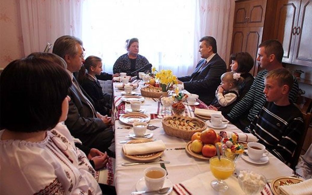 Янукович поскаржився фермеру на нелегку президентську долю / © President.gov.ua