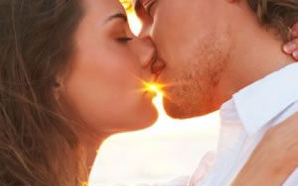 Увесь світ відзначає день поцілунків / © 