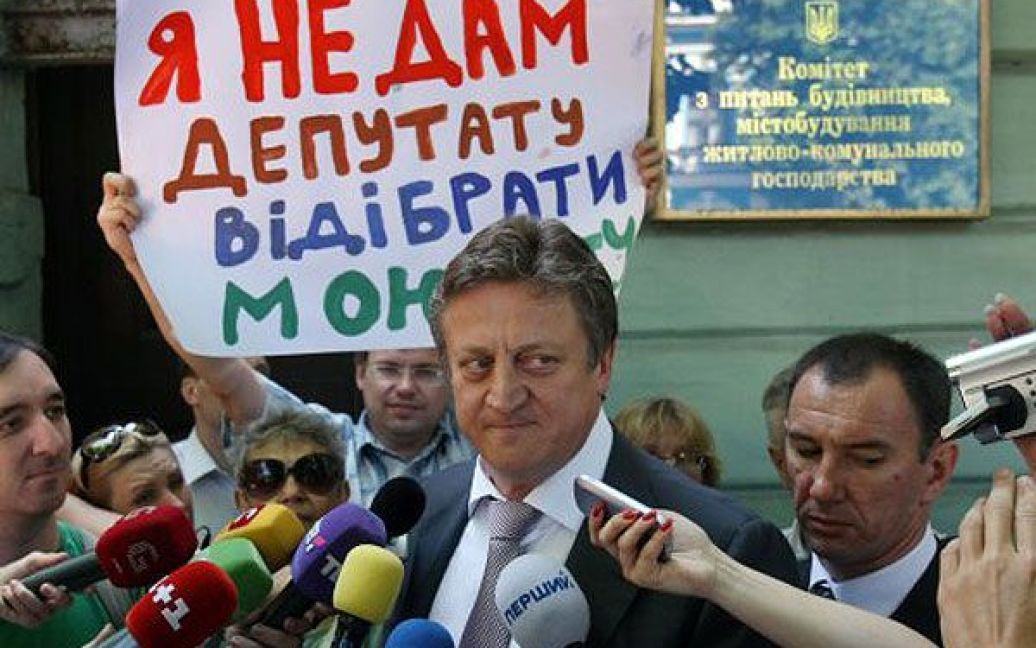 В Києві провели акцію протесту проти Житлового кодексу під гаслами "Не віддам депутату свою хату". / © УНІАН