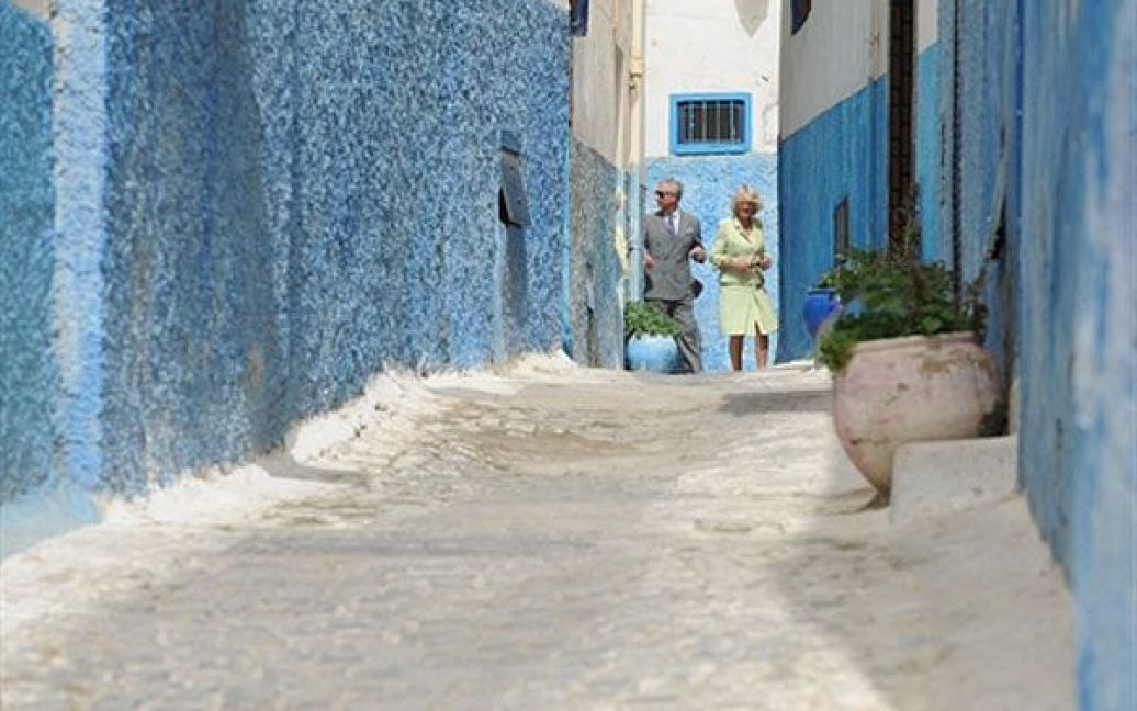 Марокко, Рабат. Британський принц Чарльз і його дружина Камілла здійснили прогулянку містом Рабат під час офіційного триденного візиту до Марокко. / © AFP