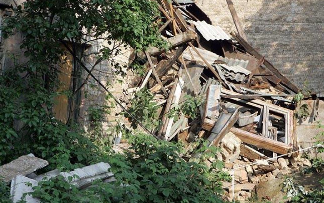 Під час сильного буревію в Ризі блискавка зруйнувала стіну нежитлового п&#039;ятиповерхового будинку. / © kasjauns.lv