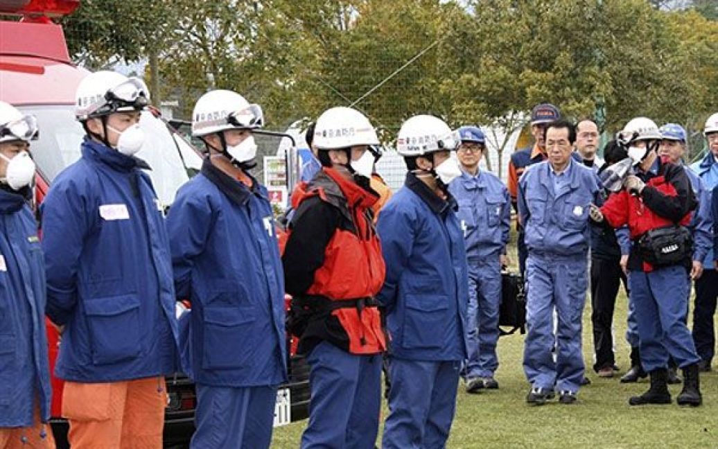 Прем&rsquo;єр-міністр Японії висловив підтримку аварійним бригадам, які, ризикуючи своїм життям, ведуть боротьбу з наслідками аварії на АЕС "Фукусіма-1". / © AFP