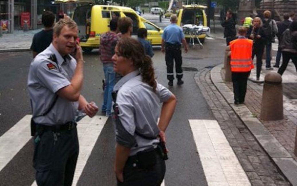 В результаті вибуху поруч з урядовою будівлею в столиці Норвегії Осло загинули семеро людей, 15 отримали поранення. / © NRK
