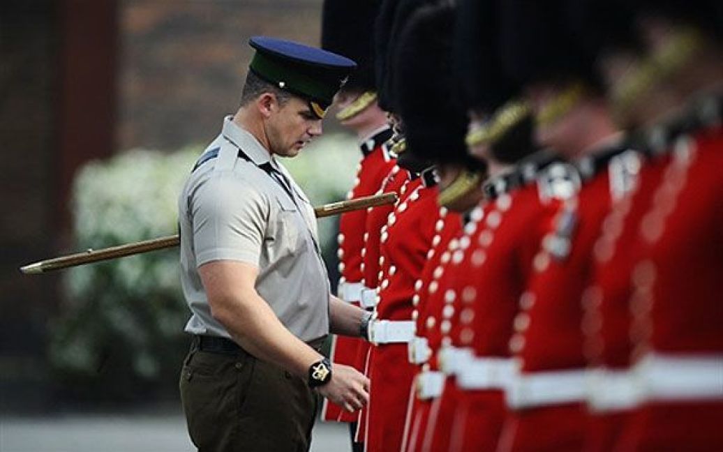 У Лондоні для участі у церемонії одруження британського принца Вільяма тренуються близько 1500 військових. / © AFP