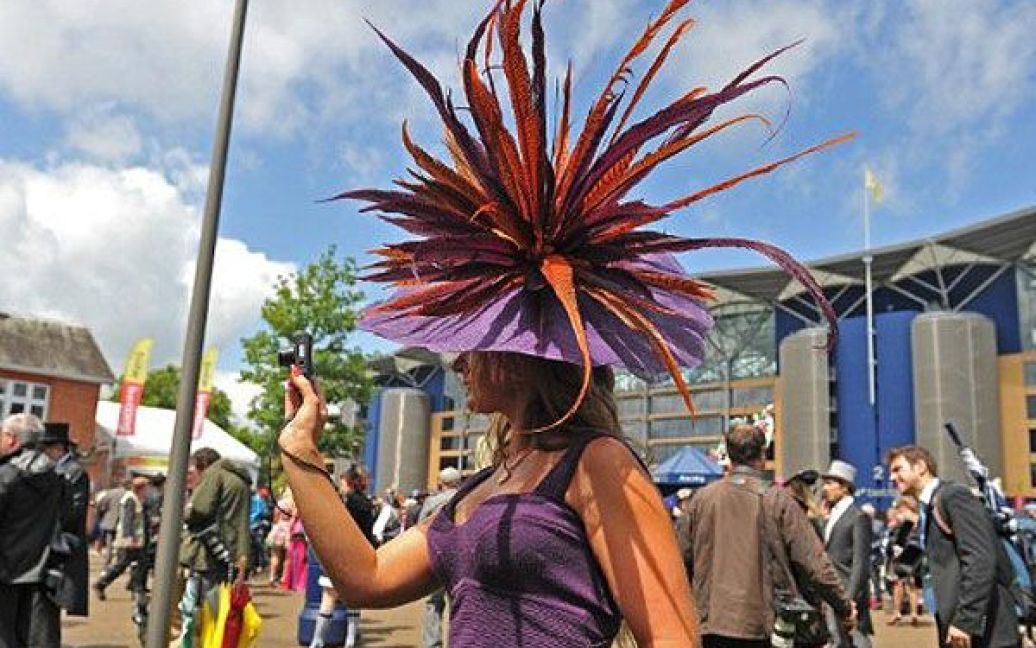 Щорічні королівські перегони Royal Ascot традиційно є святом модних капелюшків. / © 