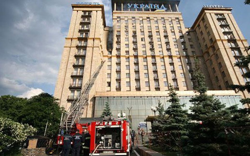 На Майдані Незалежності в Києві сталася пожежа в готелі "Україна" / © УНІАН