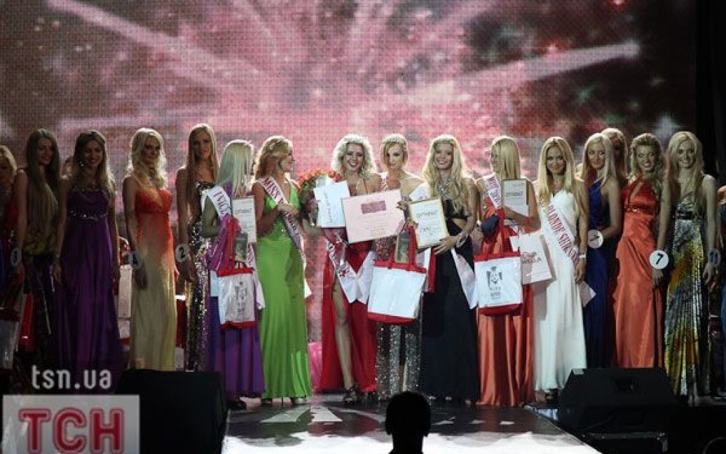 У київському концерт-холі Freedom відбувся фінал 4-го всеукраїнського конкурсу краси "Miss Blonde Ukraine 2011", в якому взяли участь 20 найкрасивіших білявок країни. / © ТСН.ua