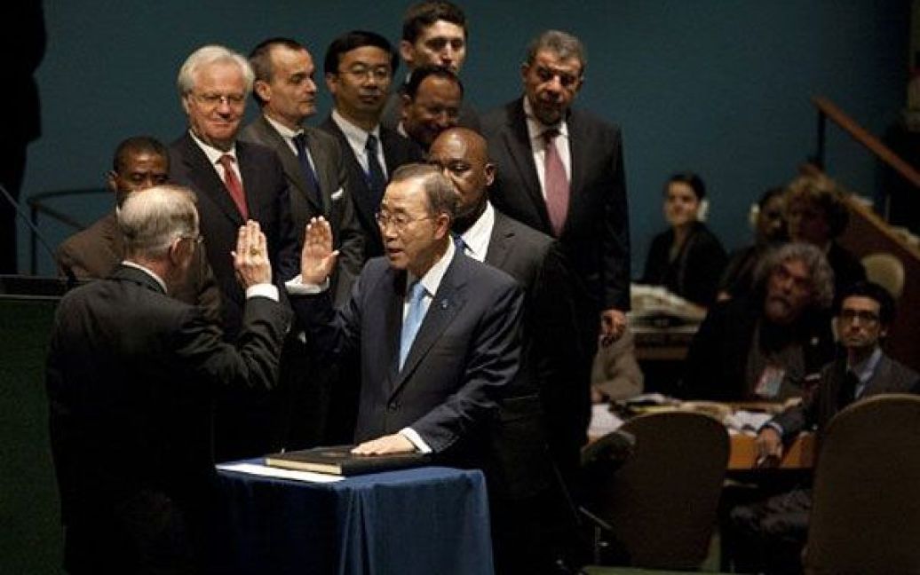 США, ООН. Генеральний секретар ООН Пан Гі Мун присягає на пост Генерального секретаря ООН в Нью-Йорку. ООН переобрало 67-річного екс-південнокорейського міністра закордонних справ Пан Гі Муна на посаду генсека ООН на другий термін. / © AFP