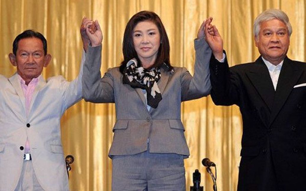 Таїланд, Бангкок. Йінглак Чинават, лідер опозиції Таїланду, стане першою жінкою-прем&rsquo;єром в історії країни. Дострокові парламентські вибори в Таїланді закінчилися переконливою перемогою опозиції, партію "Для Таїланду", яку очолює Йінглак Чинават, підтримали близько 50% виборців. / © AFP