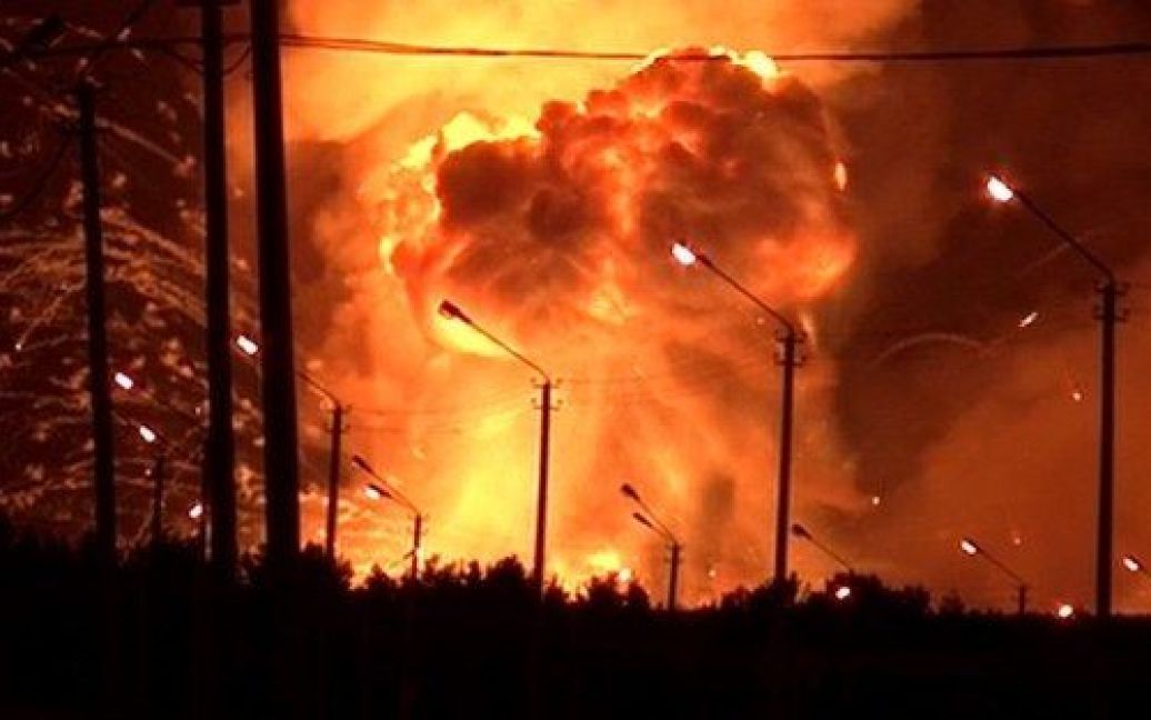 Двоє людей загинули в результаті вибухів на арсеналі в Удмуртії. До загибелі людей призвели стреси через вибухи. / © AFP