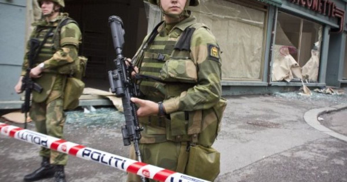 Норвегія шокована подвійним терактом 22 липня: жертвами вибуху в Осло і бійні в молодіжному таборі стали понад 90 людей, десятки поранені. / © AFP