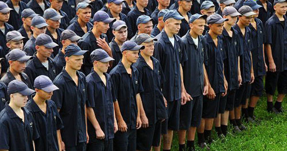 В Куряжській виправній колонії для неповнолітніх імені Макаренка (на Харківщині) провели XX-ий фестиваль художньої самодіяльності "Червона калина" серед засуджених. / © УНІАН