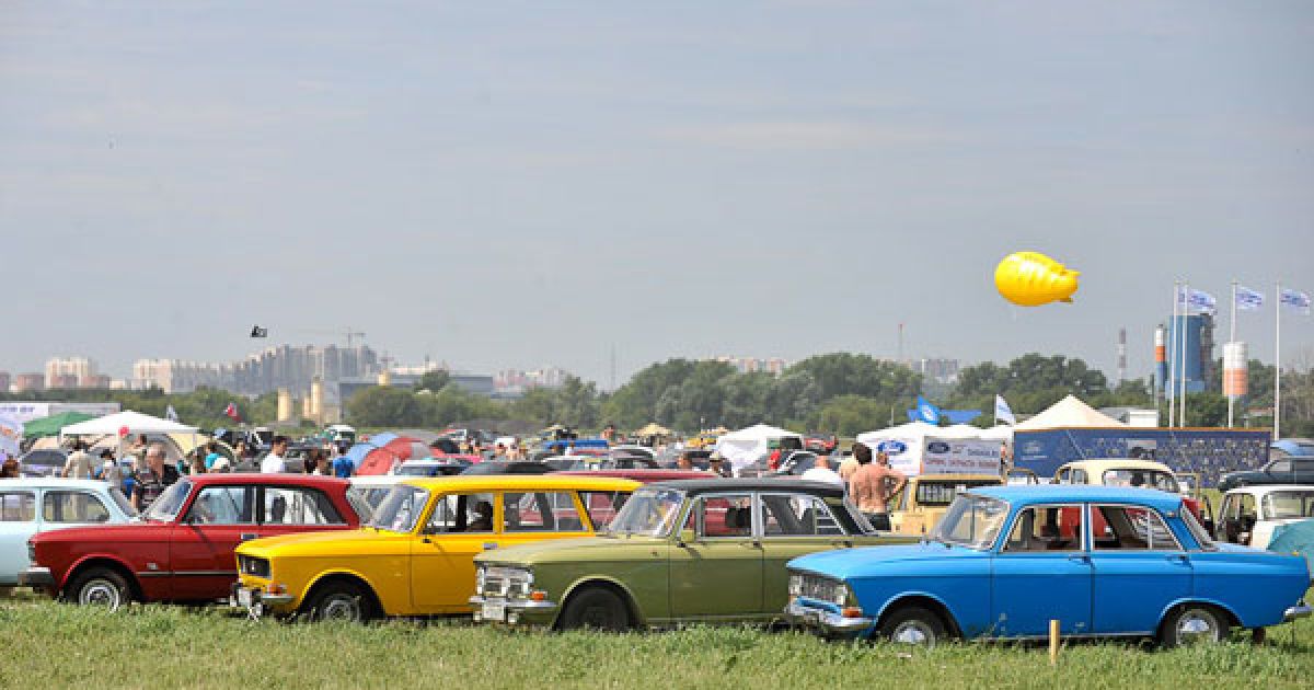 На московському аеродромі Тушино провели 15-те ювілейне автошоу "Автоекзотика-2011" / © LJ aleshru