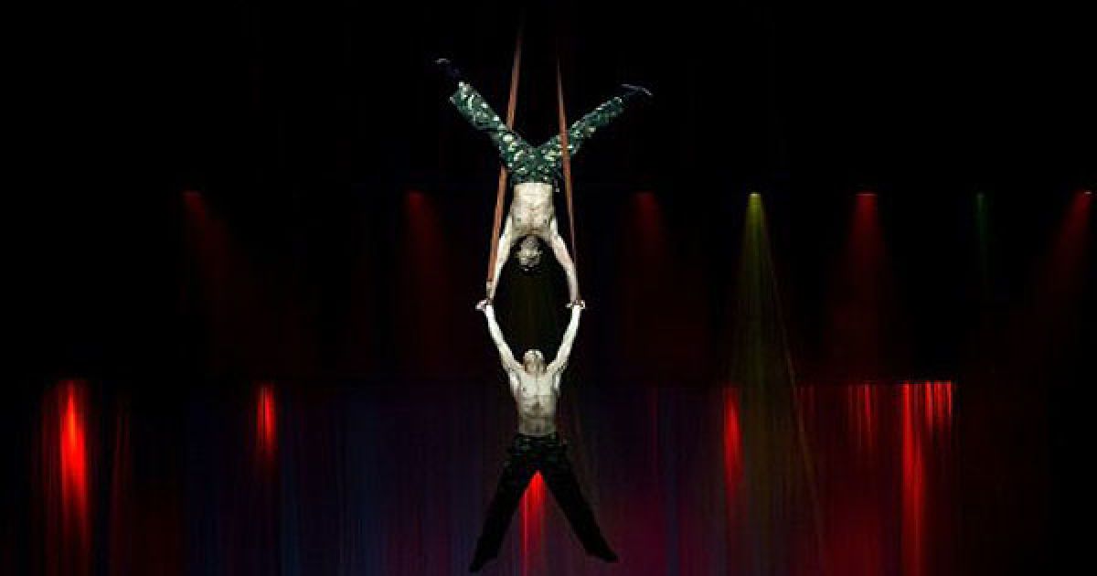 Індія, Нью-Делі. Монгольські артисти з Великого монгольського цирку Acromania виступають у Королівстві Мрії в Гургаоні поблизу Нью-Делі. Заснований у 1941 році, Великий монгольський цирк, презентував нове 90-хвилинне шоу. / © AFP