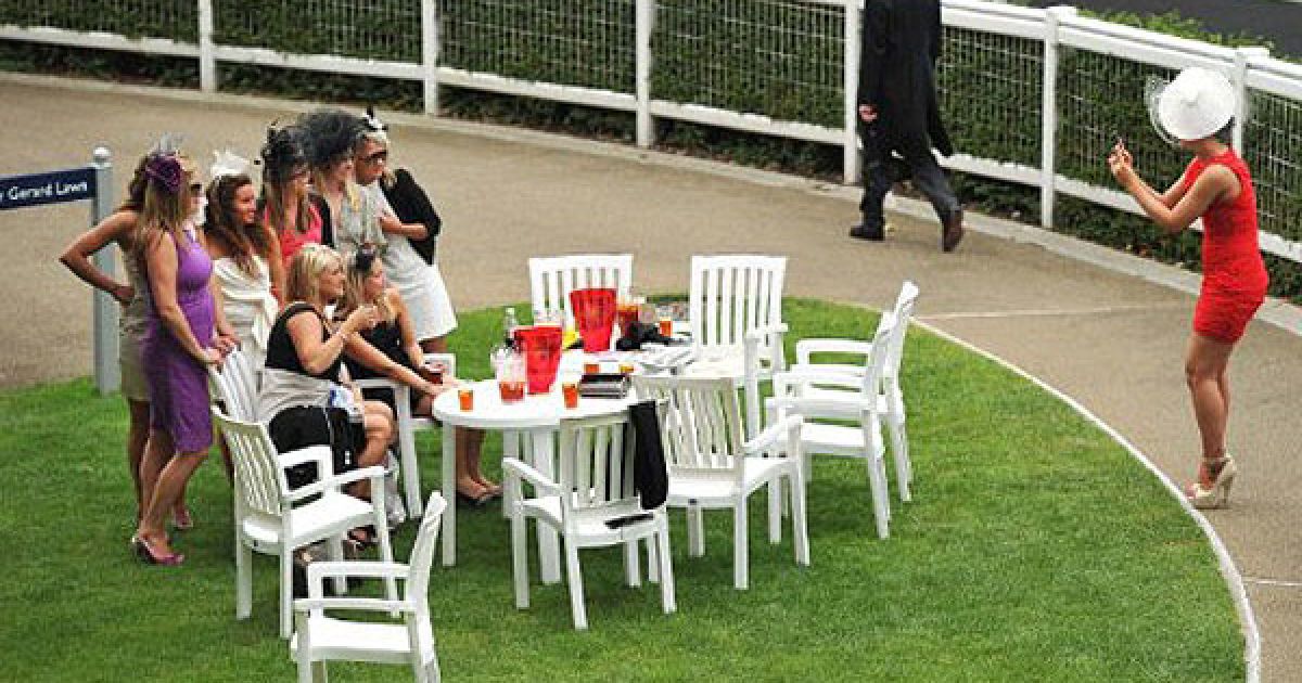 Щорічні королівські перегони Royal Ascot традиційно є святом модних капелюшків.