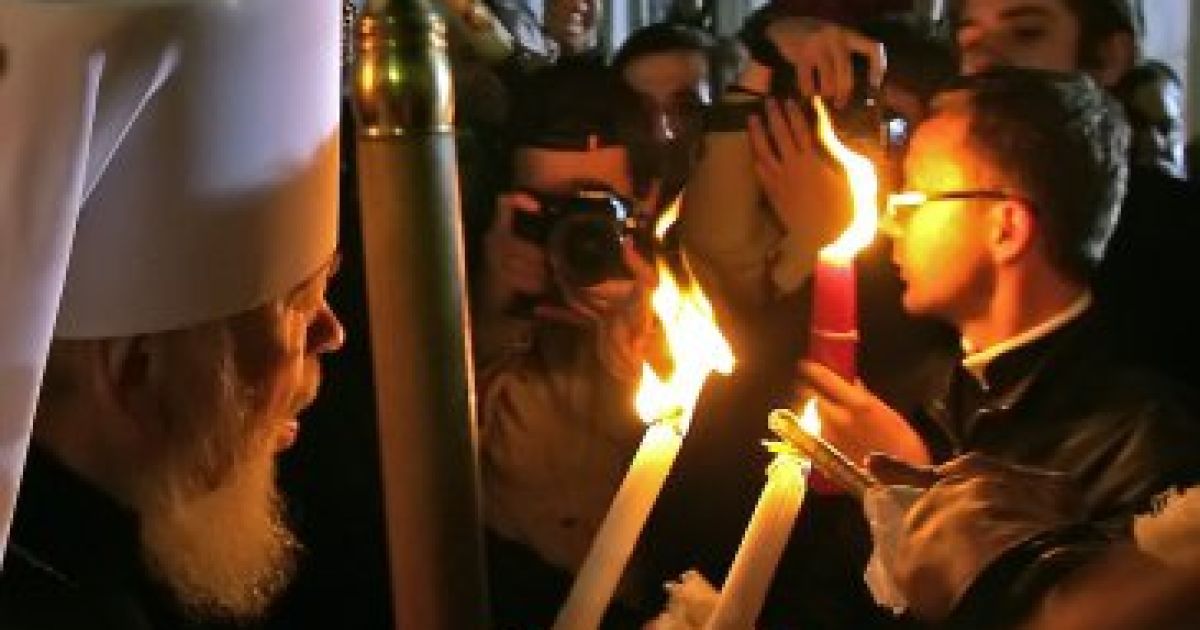 Президент Віктор Янукович взяв участь у святковому Великодньому богослужінні у Свято-Успенській Києво-Печерській лаврі / © УНІАН