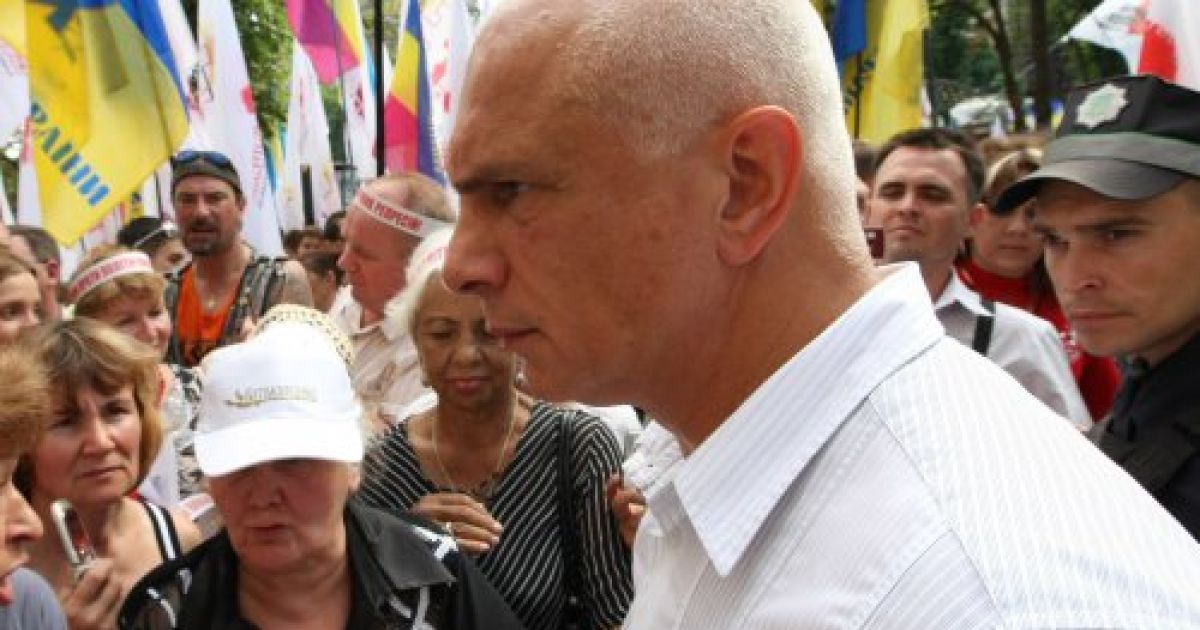 Перед Печерським судом в Києві, де слухається газова справа Тимошенко, зібралися тисячі прибічників екс-прем&#039;єра. / © УНІАН