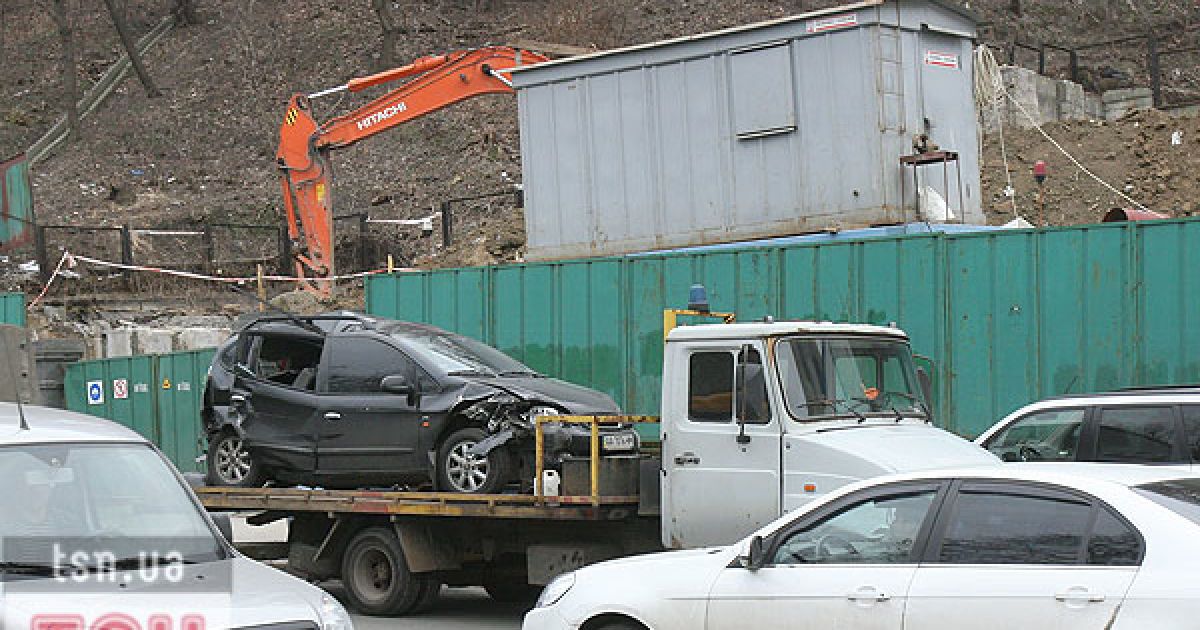 У центрі Києва на Поштовій площі сталася жахлива ДТП за участю декількох автомобілів.