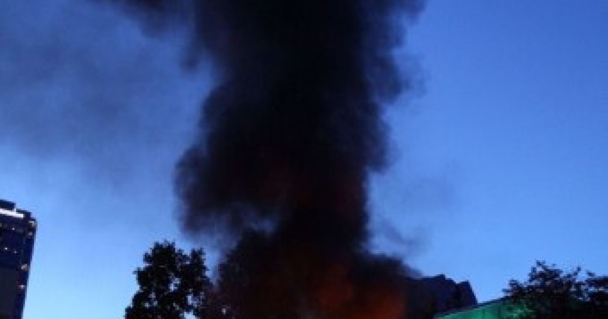 Після програшу "Ванкувер Кенакс" у фіналі Кубка Стенлі хокейні фанати влаштували погроми у Ванкувері. / © AFP