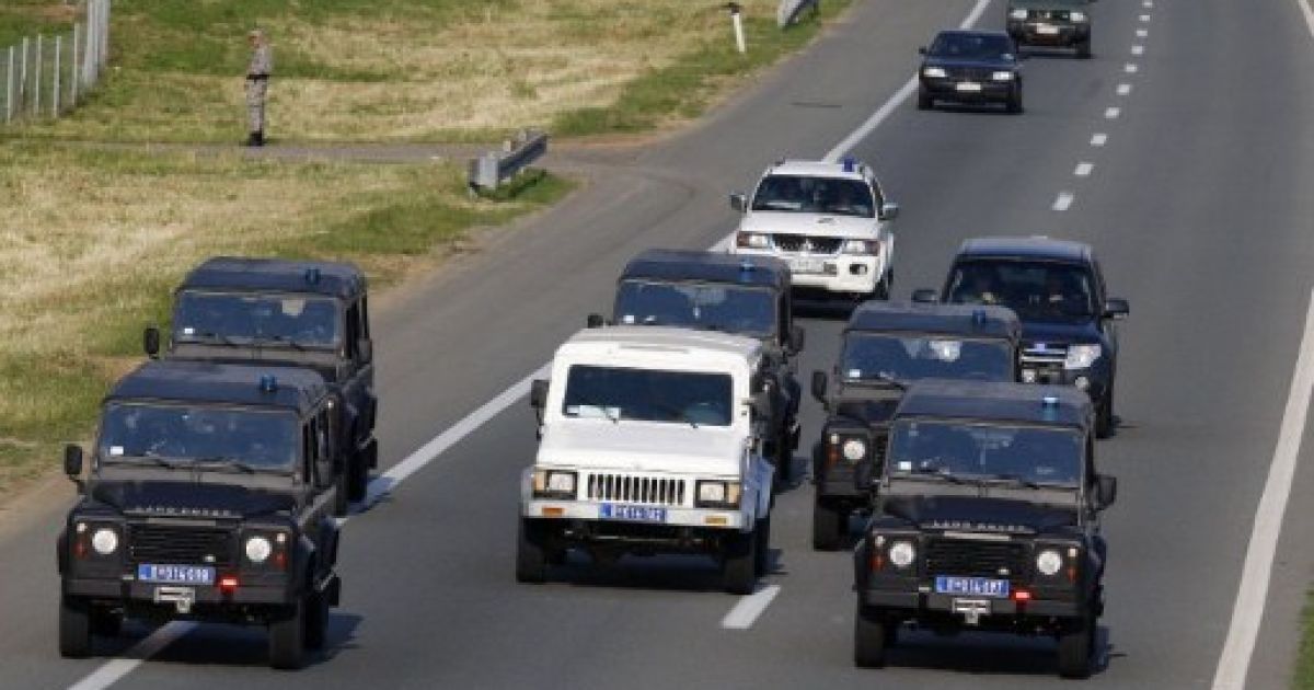 Заарештованого у Сербії колишнього генерала боснійських сербів Ратко Младіча видали Міжнародному трибуналу у справах колишньої Югославії в Гаазі. / © AFP
