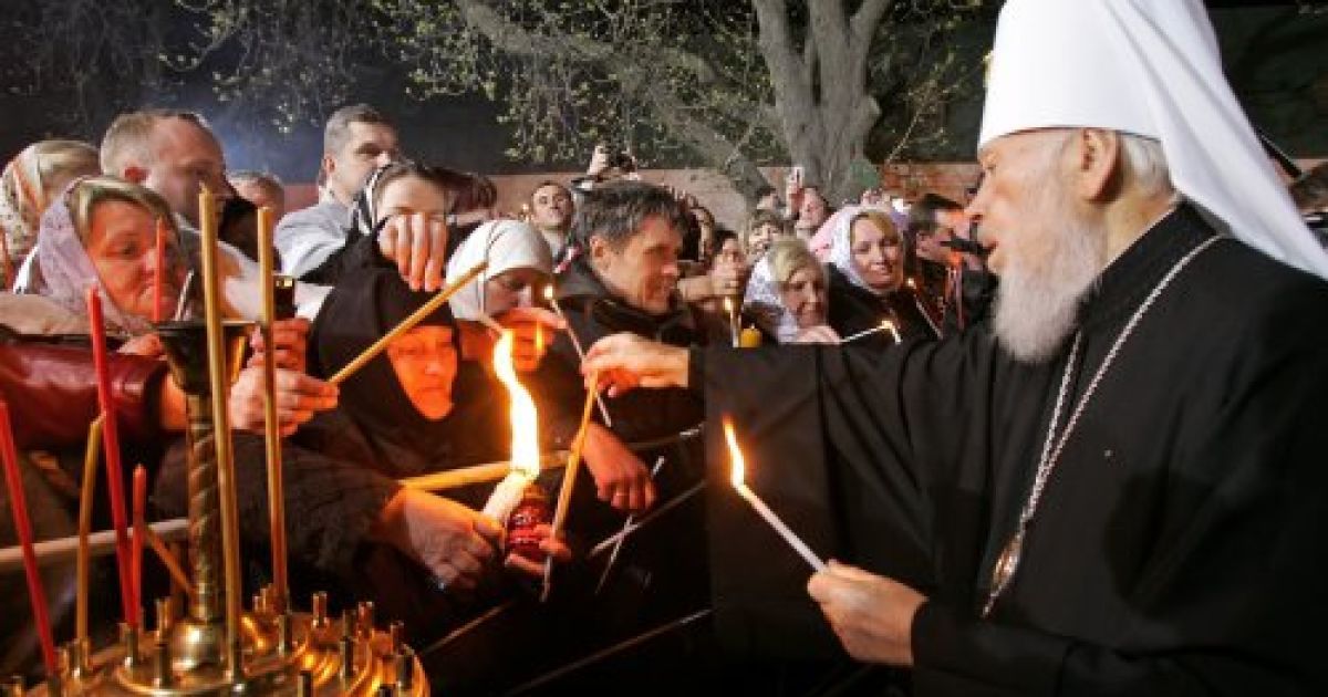 Президент Віктор Янукович взяв участь у святковому Великодньому богослужінні у Свято-Успенській Києво-Печерській лаврі / © УНІАН