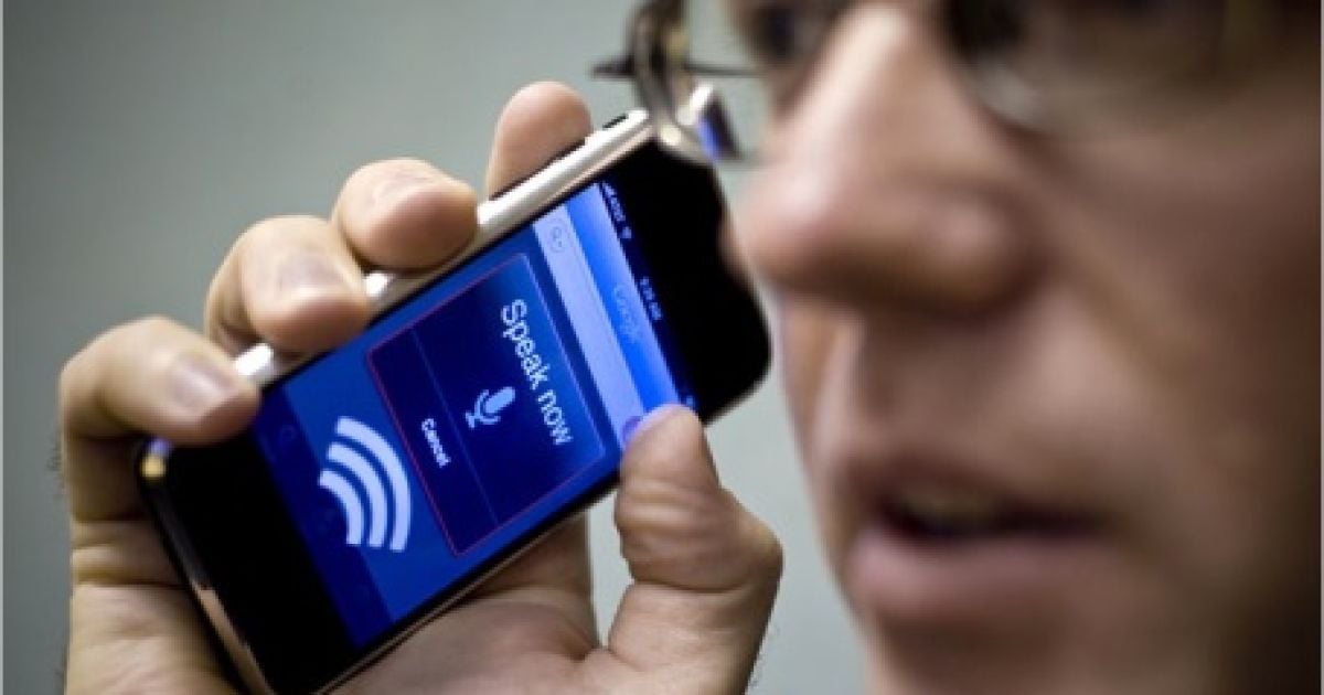 У більшості українців - простий мобільний телефон