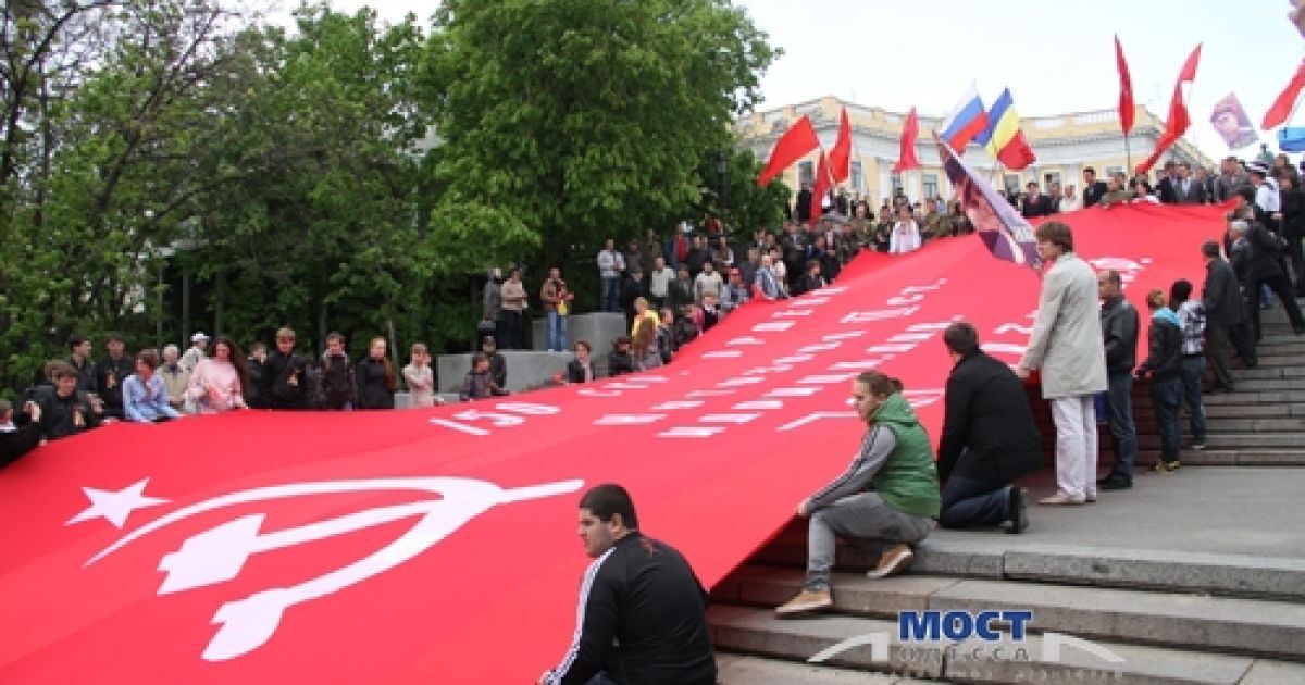 Перформанс на Потьомкінських сходах у одеситів особливого ажіотажу не викликав. / © Мост-Одесса