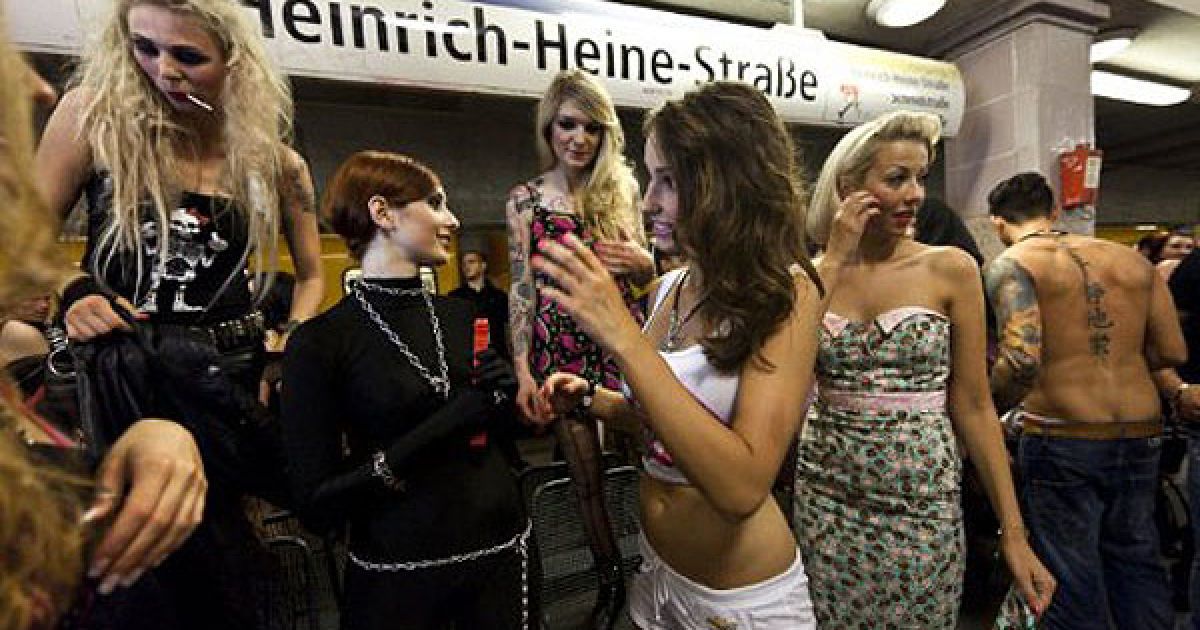 Шоу-показ моди "Underground Catwalk" провели у берлінському метро. / © AFP