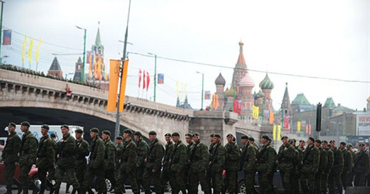 На Красній площі у Москві провели другу нічну репетицію параду Перемоги. / © AFP