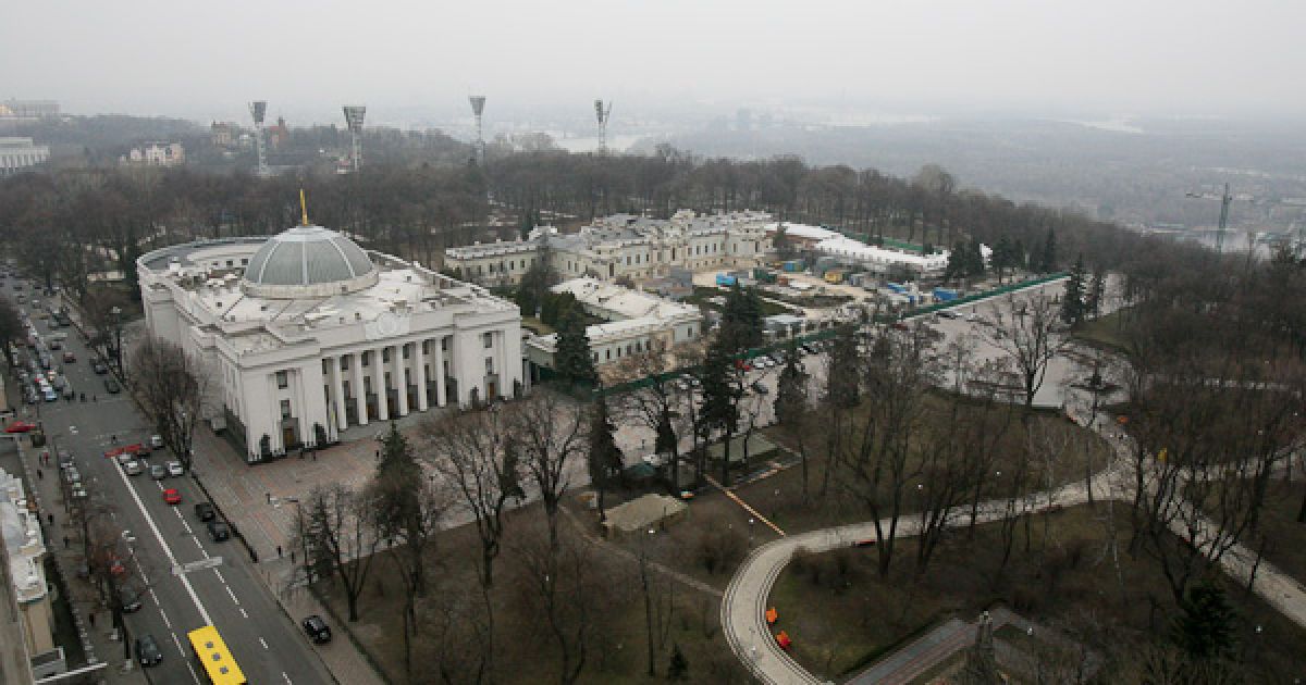 З готельного номеру на 17-ому поверсі відкривається шикарний вид на Маріїнський палац, Верховну раду і пів-Києва.
