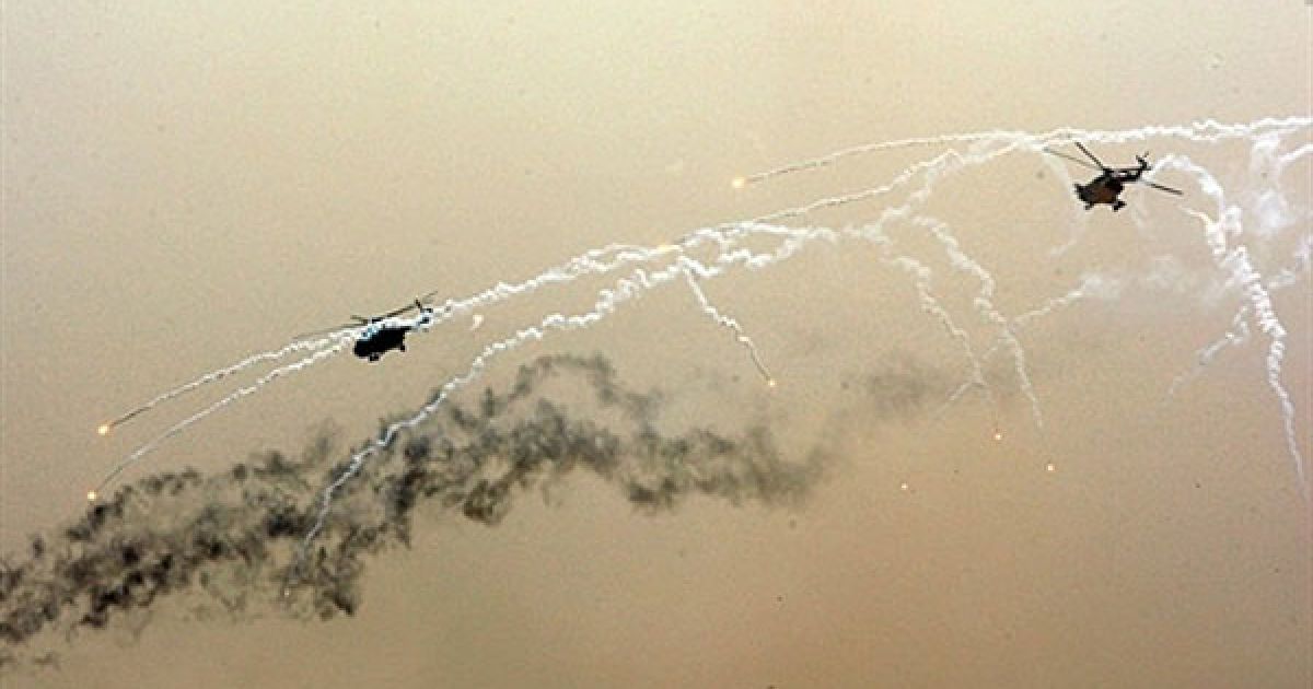 Ірак, Багдад. Іракські вертольоти російського виробництва стріляють під час початку спільної іраксько-американської військової операції "Стрибок лева". / © AFP