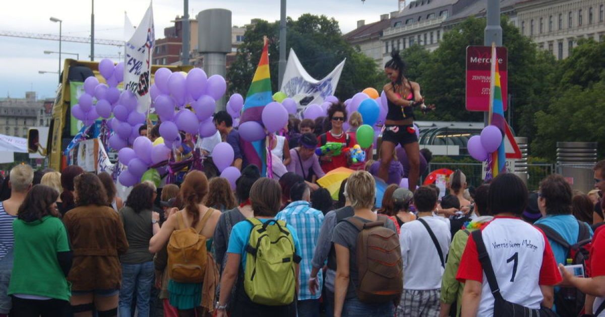 У п&#039;яти європейських країнах - Португалії, Австрії, Болгарії, Хорватії та Угорщині - пройшли масштабні гей-паради. / © ipdipd.livejournal.com