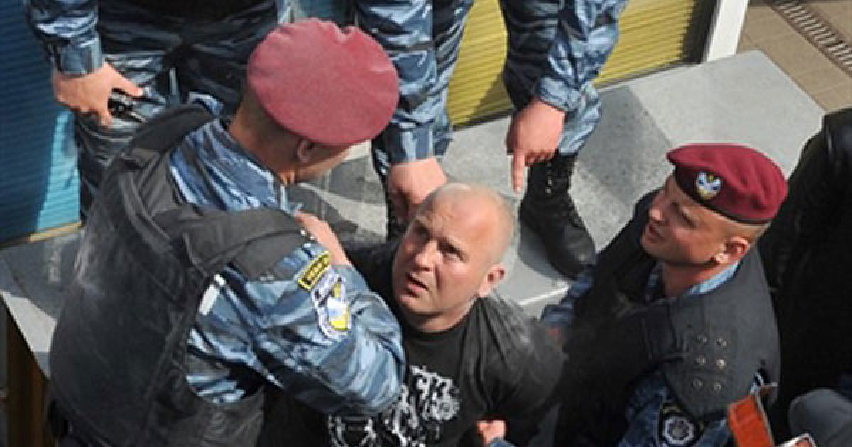 Бійка під час знесення ринку Лісовий у Києві_7 / © AFP