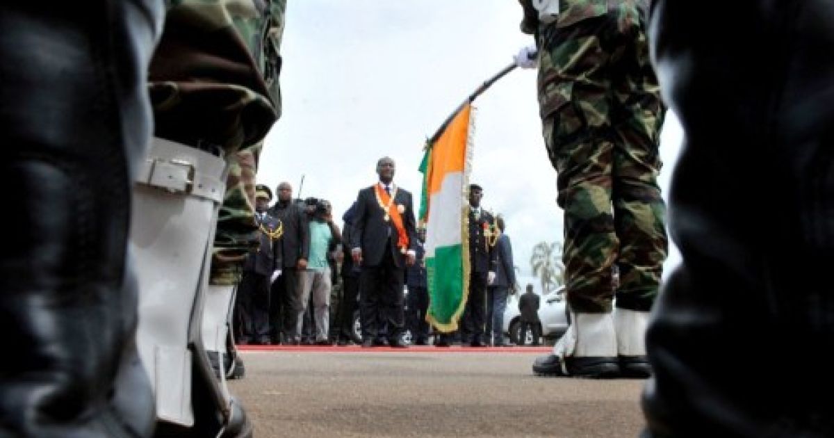 Кот д&rsquo;Івуар, Ямусукро. Президент Кот-д&#039;Івуара Алассан Уаттара отримує військові почесті після церемонії інавгурації в якості президента Кот-д&#039;Івуара. Алассан Уаттара сподівається відновити країну після місяців політичної кризи. / © AFP