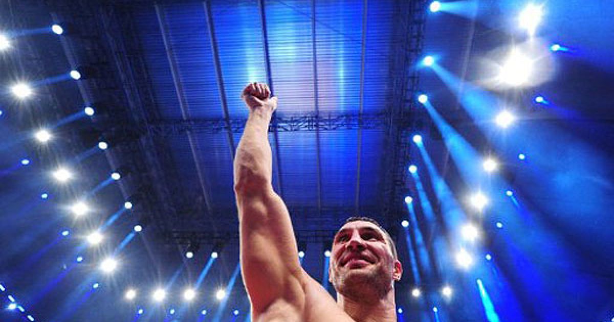 Українець Володимир Кличко став абсолютним чемпіоном світу з боксу, здобувши перемогу над Девідом Хеєм у об&#039;єднавчому поєдинку за пояси IBF/IBO, WBO і WBA. / © AFP