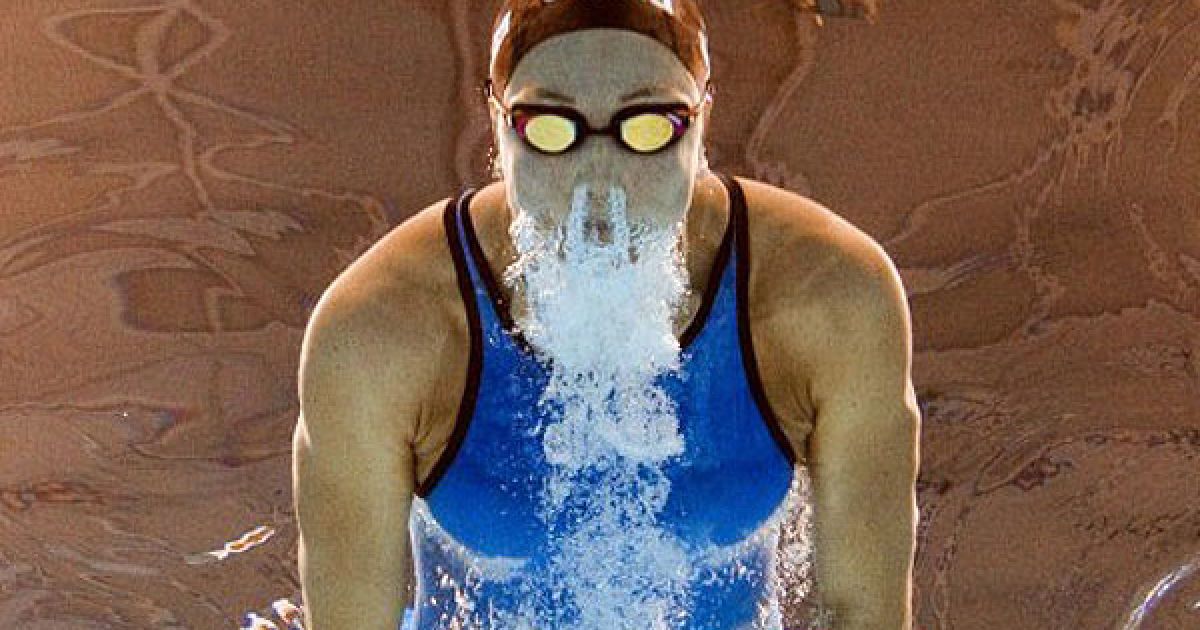 Китай, Шанхай. Американська спортсменка Ребекка Соні виступає у півфінальному запливі на 200 метрів брасом серед жінок на чемпіонаті світу з плавання FINA в Шанхаї. / © AFP