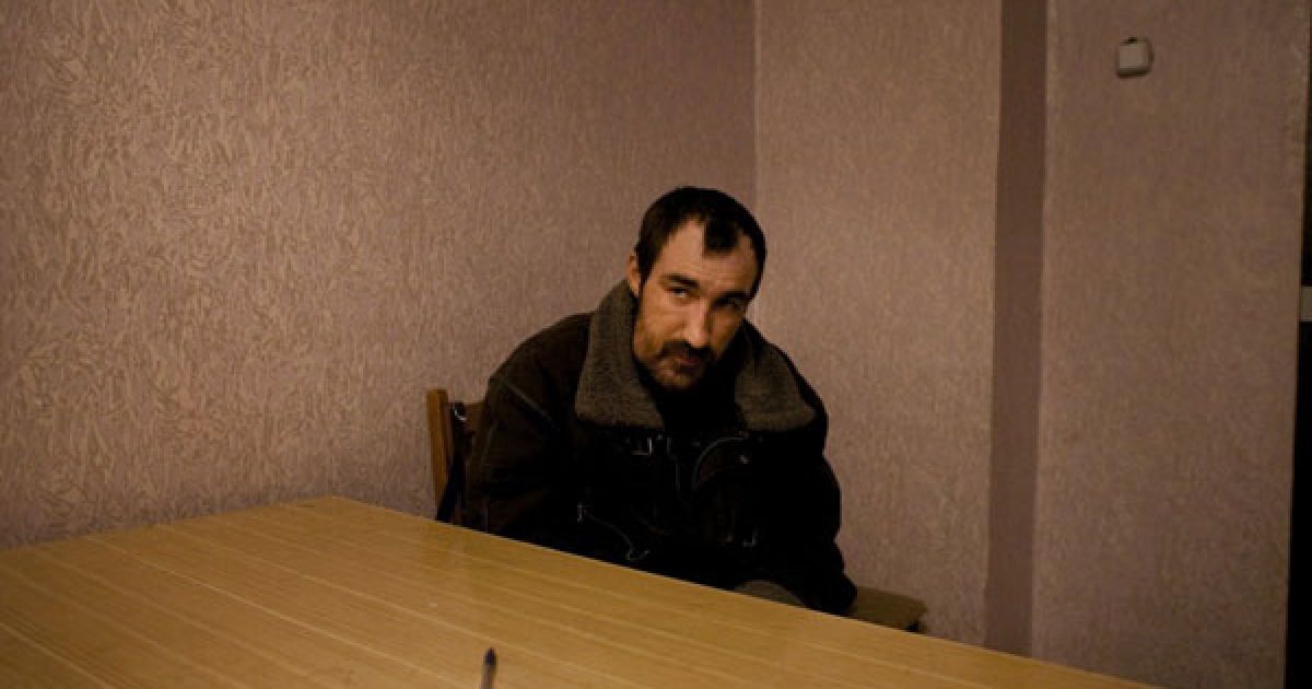Журнал Newsweek надрукував серію фотографій, зроблених фотокореспондентом  Дональдом Вебером в приміщенні для допитів підозрюваних у відділку міліції. / © forum.pravda.com.ua