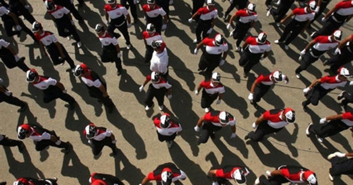 Ірак, Багдад. Члени армії Махді іракського руху Садр з шиїтського передмістя Багдада беруть участь у параді, присвяченого вимогам вивести американські війська з Іраку. / © AFP