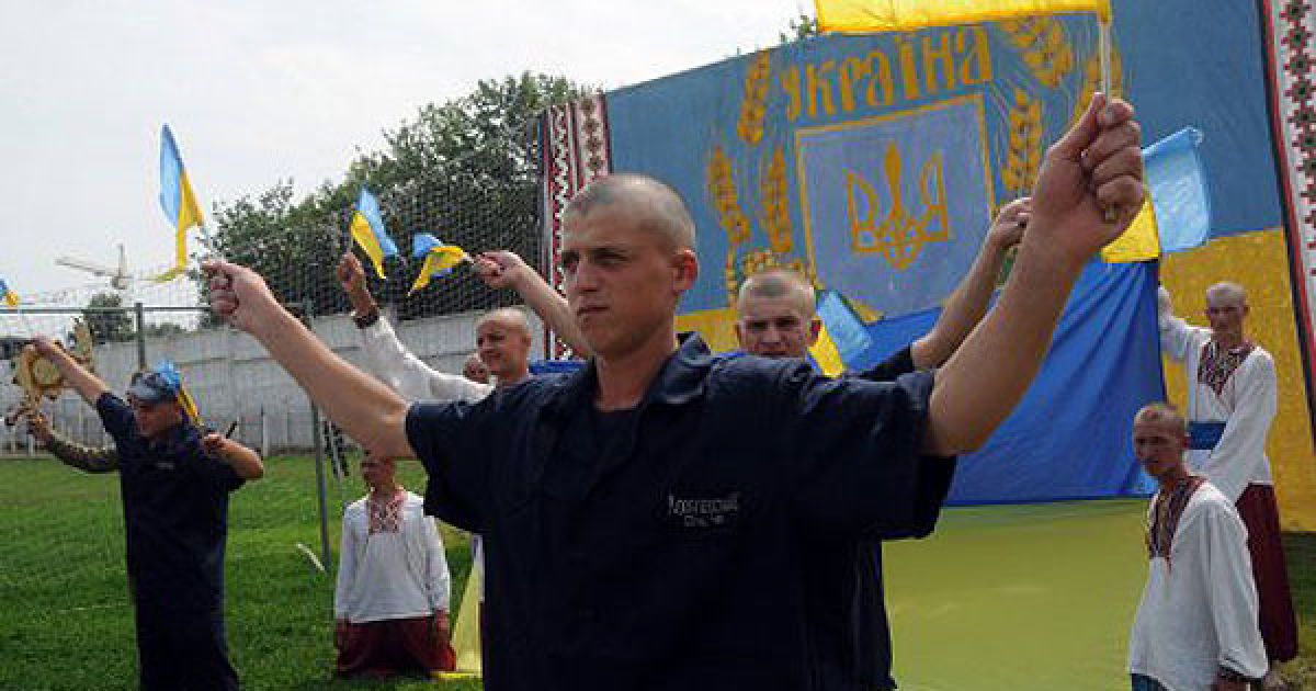 В Куряжській виправній колонії для неповнолітніх імені Макаренка (на Харківщині) провели XX-ий фестиваль художньої самодіяльності "Червона калина" серед засуджених. / © УНІАН