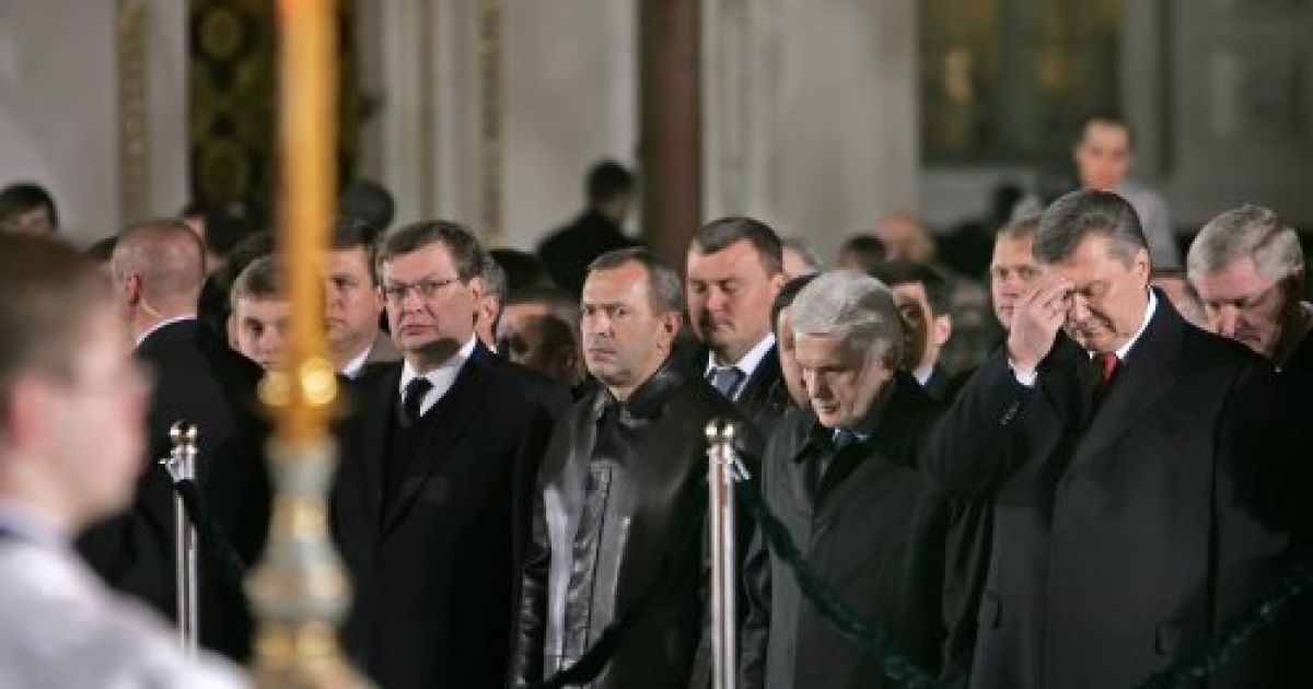 Президент Віктор Янукович взяв участь у святковому Великодньому богослужінні у Свято-Успенській Києво-Печерській лаврі / © УНІАН