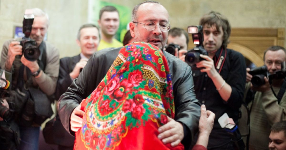 Петро Лістерман 
спочатку звернув увагу на українську бабусю...