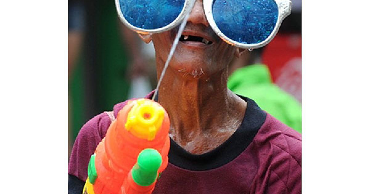 Таїланд, Бангкок. Тайці бризкають водою один у одного під час свята Сонгкран, або тайського Нового року. / © AFP