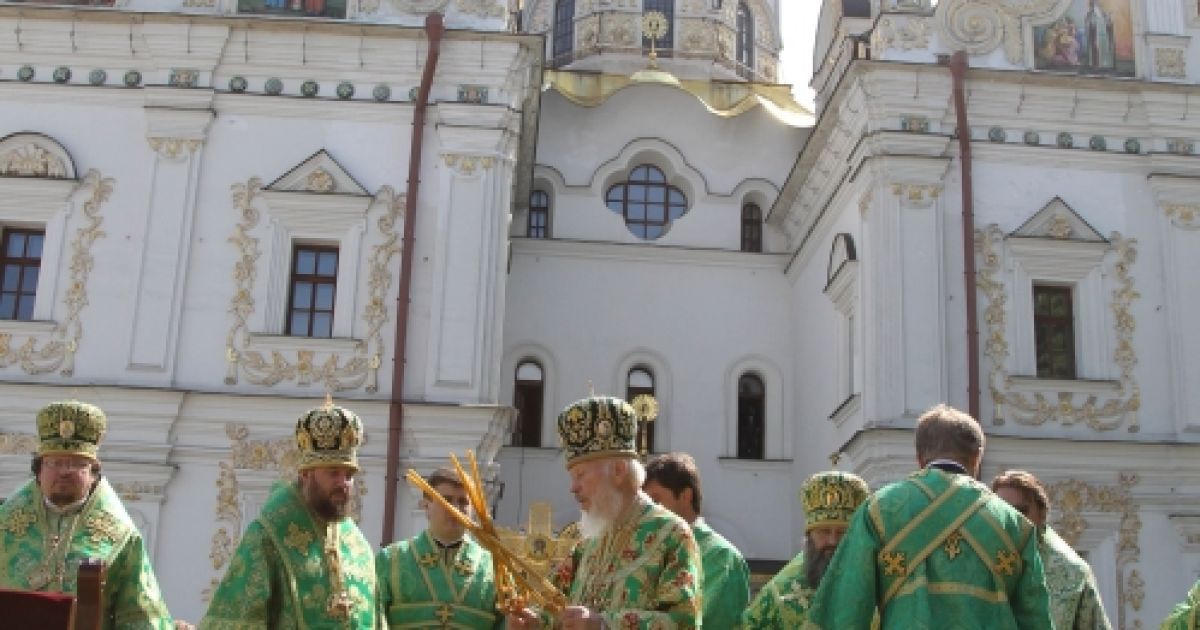 Президент Віктор Янукович взяв участь у святковій літургії з нагоди Дня Святої Трійці у Свято-Успенській Києво-Печерській Лаврі / © Офіційний сайт Президента України