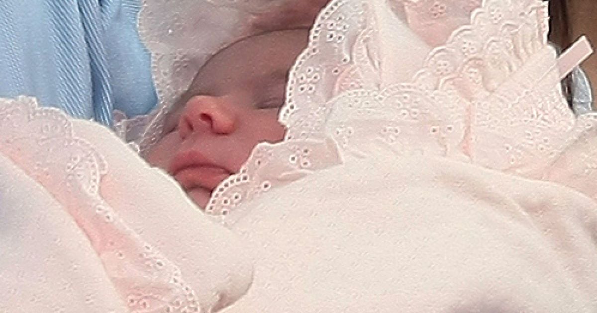 Співачку і молоду маму Ані Лорак з дочкою Софією виписали з пологового будинку